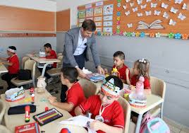BİRİNCİ SINIFLARA KIRTASİYE SETİ DAĞITTIK